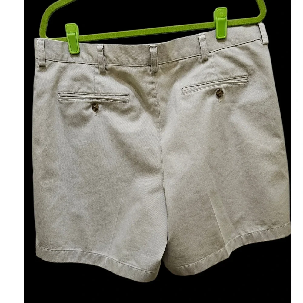 L.L. Bean Classic Fit Shorts Pleated Khaki Casual Cotton Men's Size‎ 37